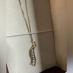 Elegant 14k Yellow Gold and Diamond Pendant Necklace ( Kay Jewelers )